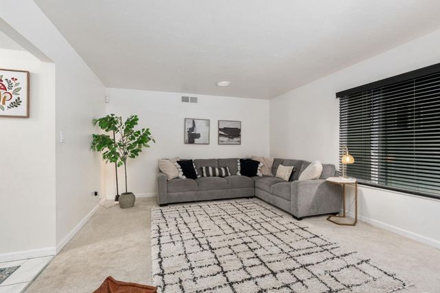 1038 E Vartikian Avenue, Fresno, CA 93710