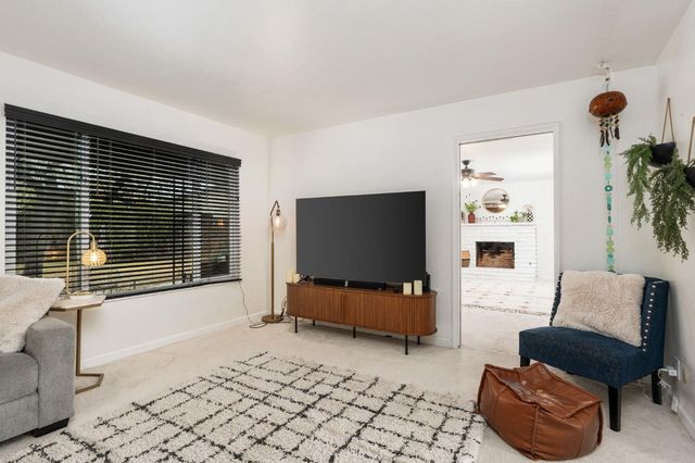 1038 E Vartikian Avenue, Fresno, CA 93710