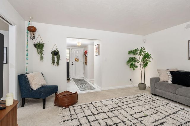 1038 E Vartikian Avenue, Fresno, CA 93710