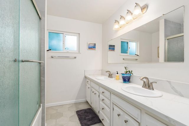 1038 E Vartikian Avenue, Fresno, CA 93710