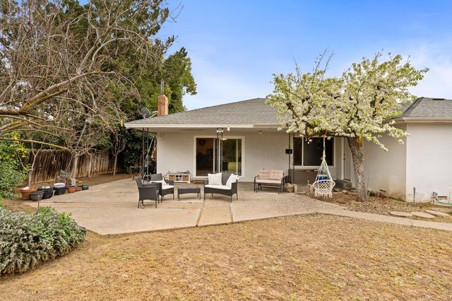 1038 E Vartikian Avenue, Fresno, CA 93710