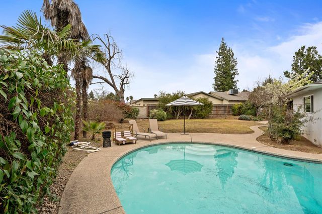 1038 E Vartikian Avenue, Fresno, CA 93710