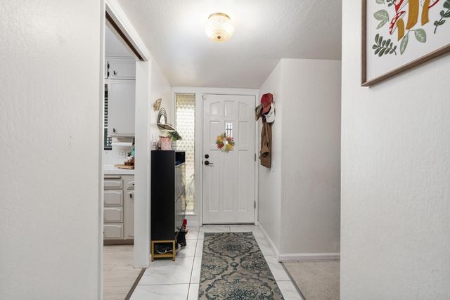 1038 E Vartikian Avenue, Fresno, CA 93710