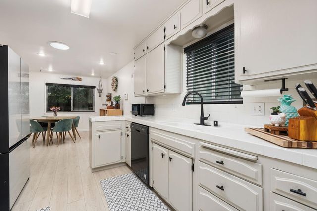 1038 E Vartikian Avenue, Fresno, CA 93710