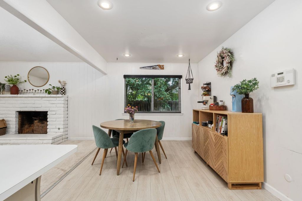 Image 10 of property listing at 1038 E Vartikian Avenue, Fresno, CA 93710