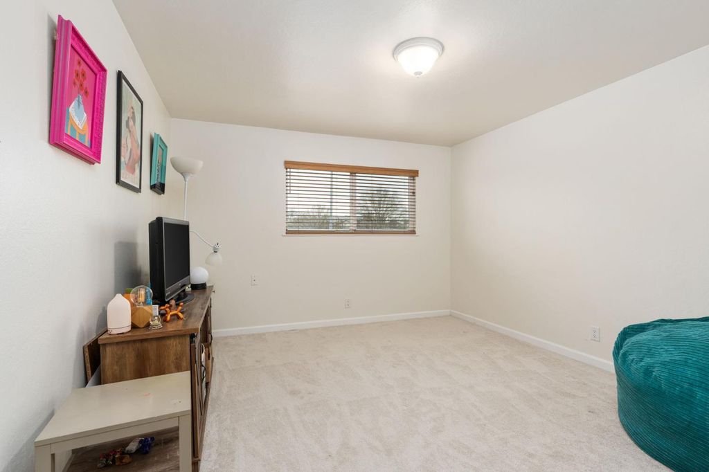 Image 22 of property listing at 1038 E Vartikian Avenue, Fresno, CA 93710