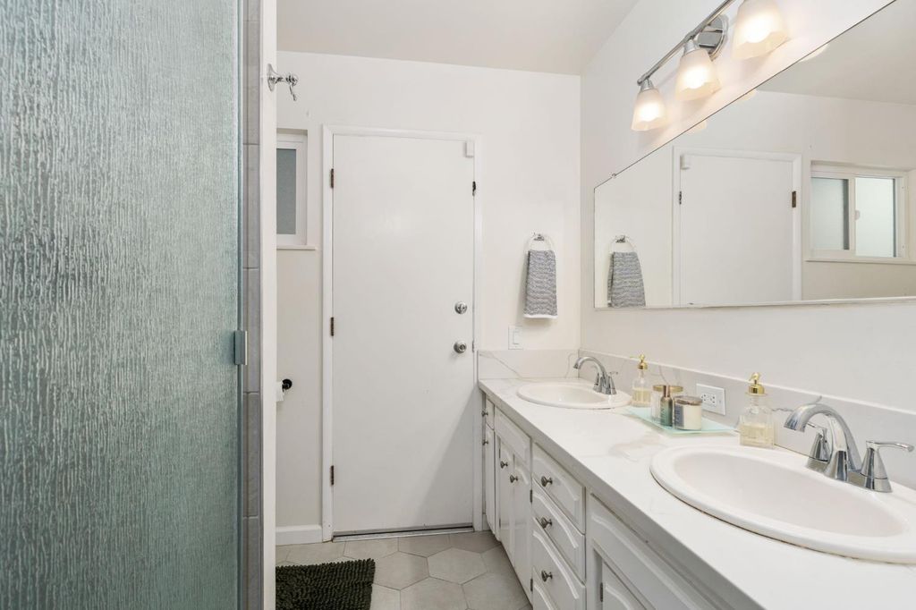 Image 27 of property listing at 1038 E Vartikian Avenue, Fresno, CA 93710