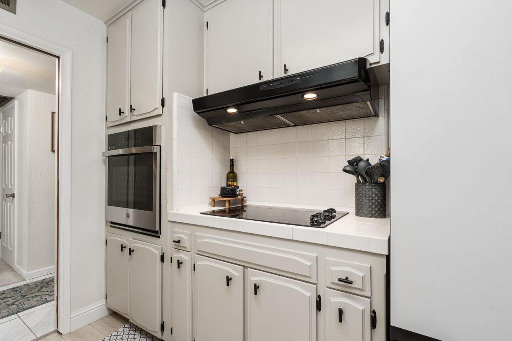 Image 7 of property listing at 1038 E Vartikian Avenue, Fresno, CA 93710