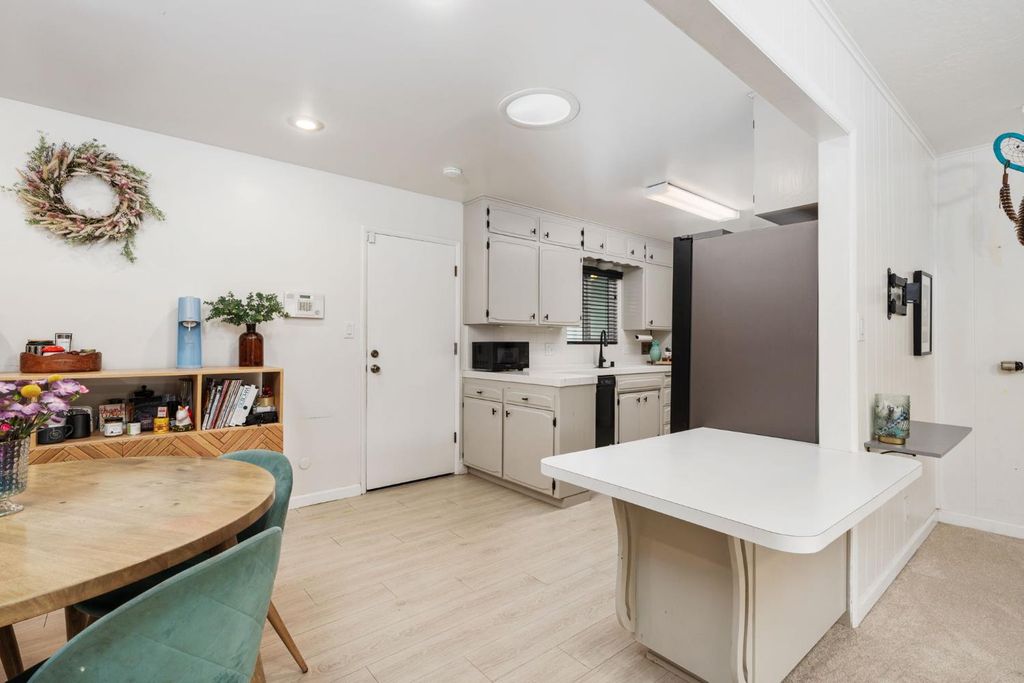 Image 9 of property listing at 1038 E Vartikian Avenue, Fresno, CA 93710