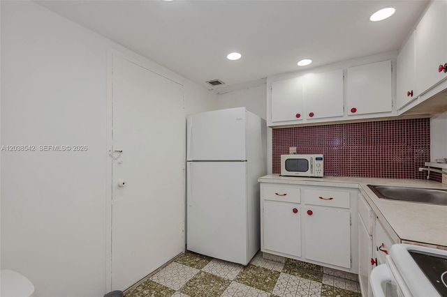 401 Ocean Drive 810, Miami Beach, FL 33139