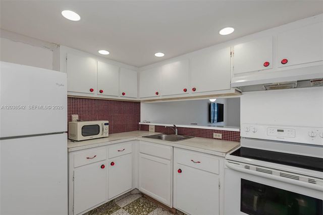 401 Ocean Drive 810, Miami Beach, FL 33139