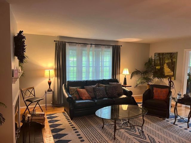 16 Stallbrook Rd 16, Milford, MA 01757