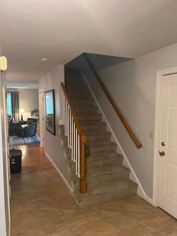 16 Stallbrook Rd 16, Milford, MA 01757