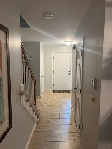 16 Stallbrook Rd 16, Milford, MA 01757