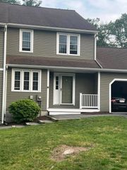 16 Stallbrook Rd 16, Milford, MA 01757