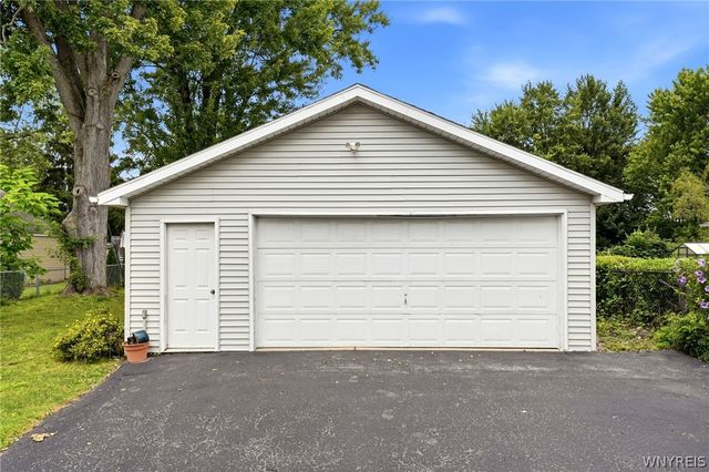 3933 Lockport Avenue, Wheatfield, NY 14120