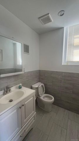 880 Midland Avenue, Yonkers, NY 10704