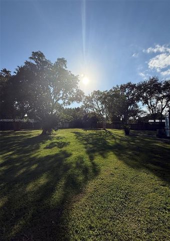 8960 SW 115th Ter, Miami, FL 33176