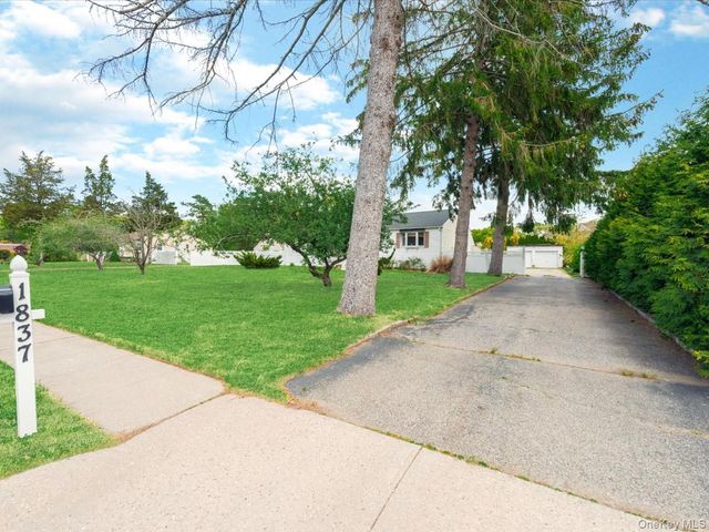 1837 Lincoln Avenue, Holbrook, NY 11741