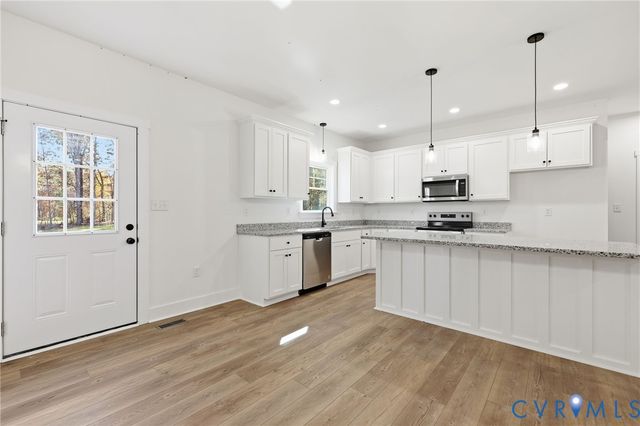 5888 Cartersville Rd, New Canton, VA 23123