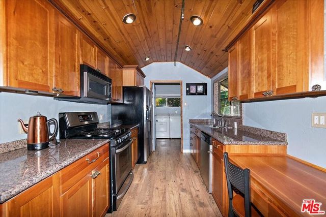 39226 N Shore Drive, Fawnskin, CA 92333