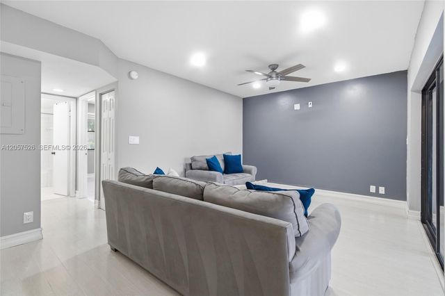 11444 NW 10th Street 11444, Pembroke Pines, FL 33026