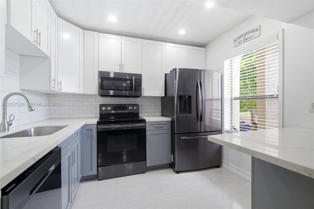 11444 NW 10th Street 11444, Pembroke Pines, FL 33026