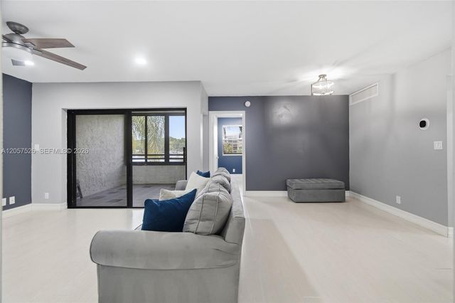 11444 NW 10th Street 11444, Pembroke Pines, FL 33026