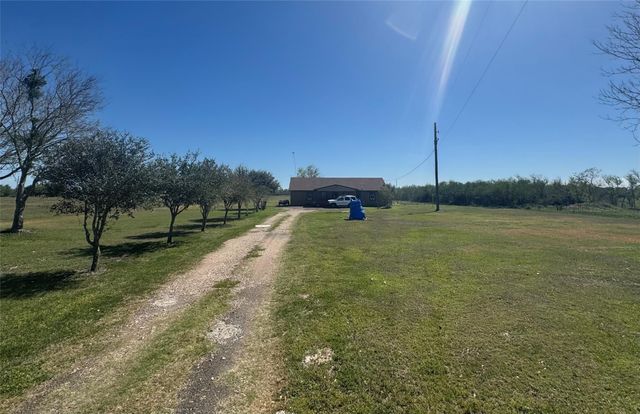 1904 Dodge Lane, Wallis, TX 77485