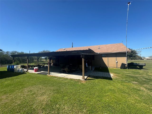 1904 Dodge Lane, Wallis, TX 77485