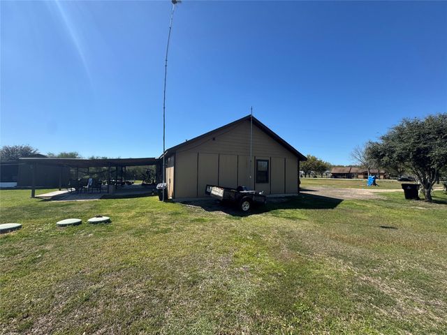 1904 Dodge Lane, Wallis, TX 77485