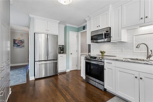 107 Allen Harris DR, Yorktown, VA 23692