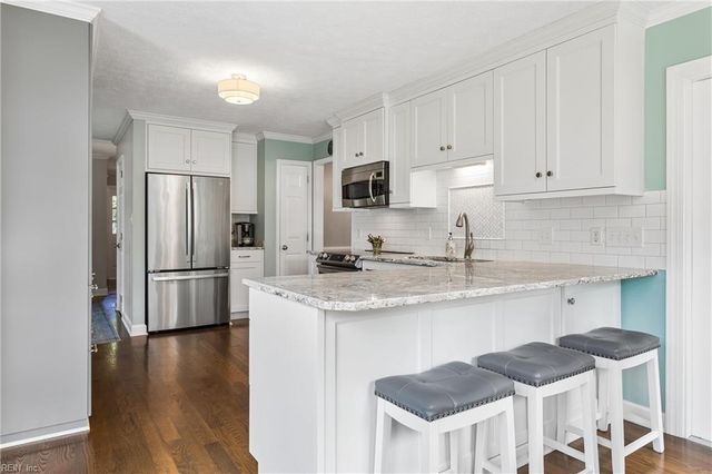 107 Allen Harris DR, Yorktown, VA 23692