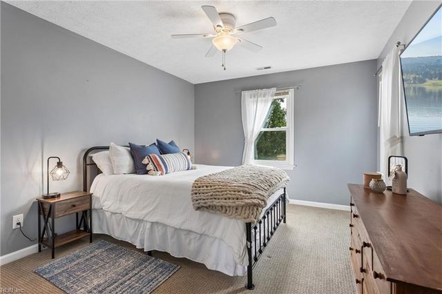 107 Allen Harris DR, Yorktown, VA 23692