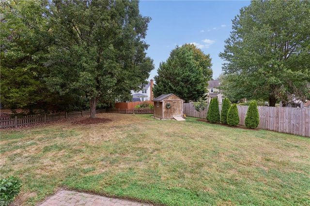 107 Allen Harris DR, Yorktown, VA 23692