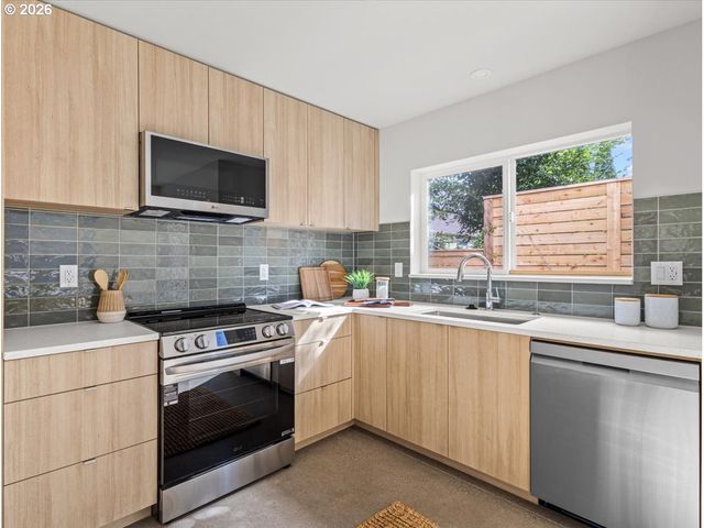 4126 Se Franklin St, Portland, OR 97202