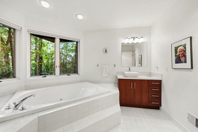 685 Green Road, Ann Arbor, MI 48105