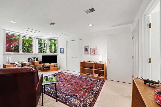 685 Green Road, Ann Arbor, MI 48105