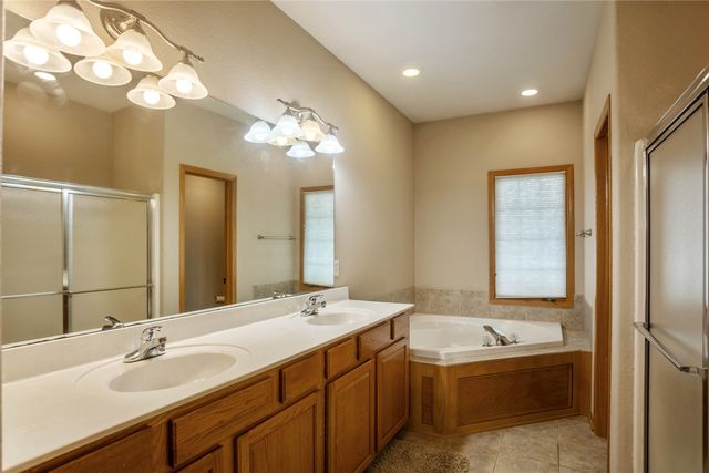 1950 Copper Wynd Court, Pleasant Hill, IA 50327