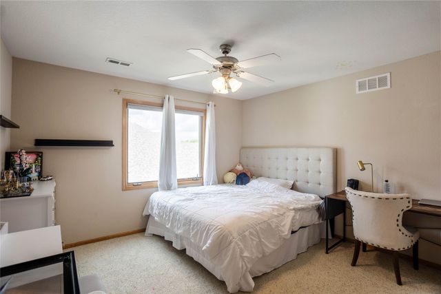 1950 Copper Wynd Court, Pleasant Hill, IA 50327
