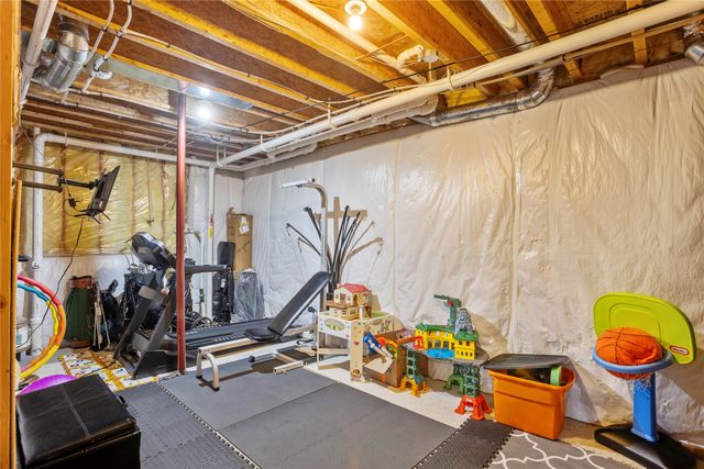 1950 Copper Wynd Court, Pleasant Hill, IA 50327