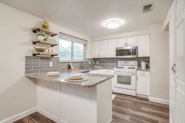 908 Skylark, Mansfield, TX 76063