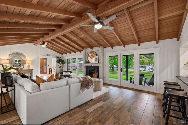 15 Wildwood Ln, Novato, CA 94947