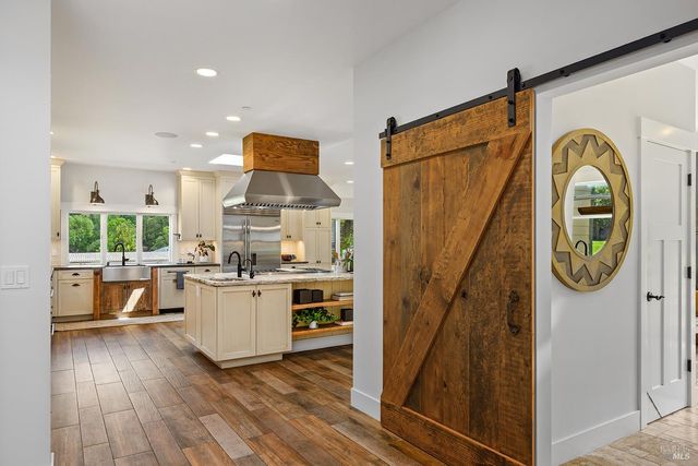 15 Wildwood Ln, Novato, CA 94947