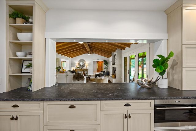 15 Wildwood Ln, Novato, CA 94947