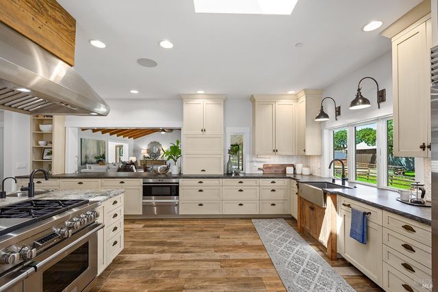 15 Wildwood Ln, Novato, CA 94947