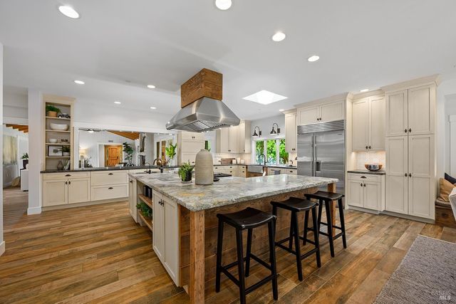 15 Wildwood Ln, Novato, CA 94947