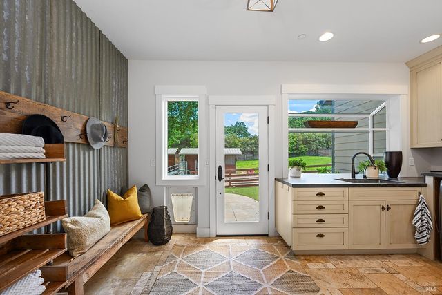 15 Wildwood Ln, Novato, CA 94947