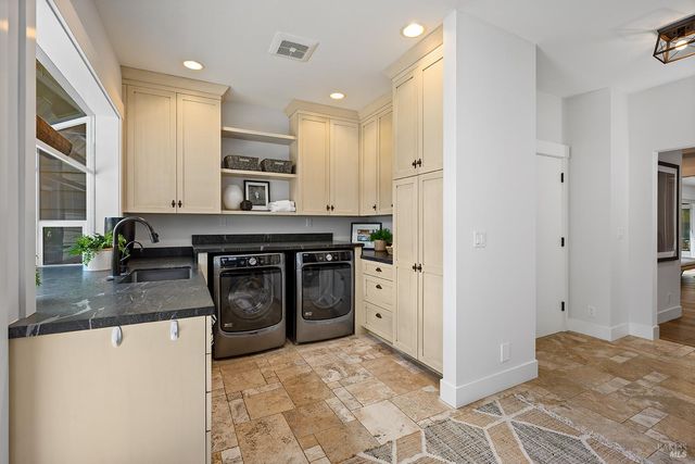 15 Wildwood Ln, Novato, CA 94947