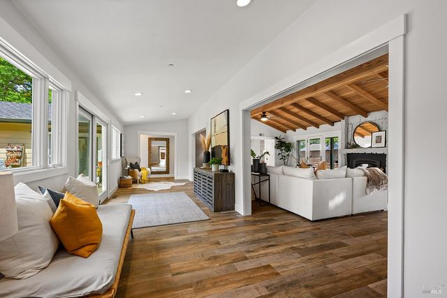 15 Wildwood Ln, Novato, CA 94947